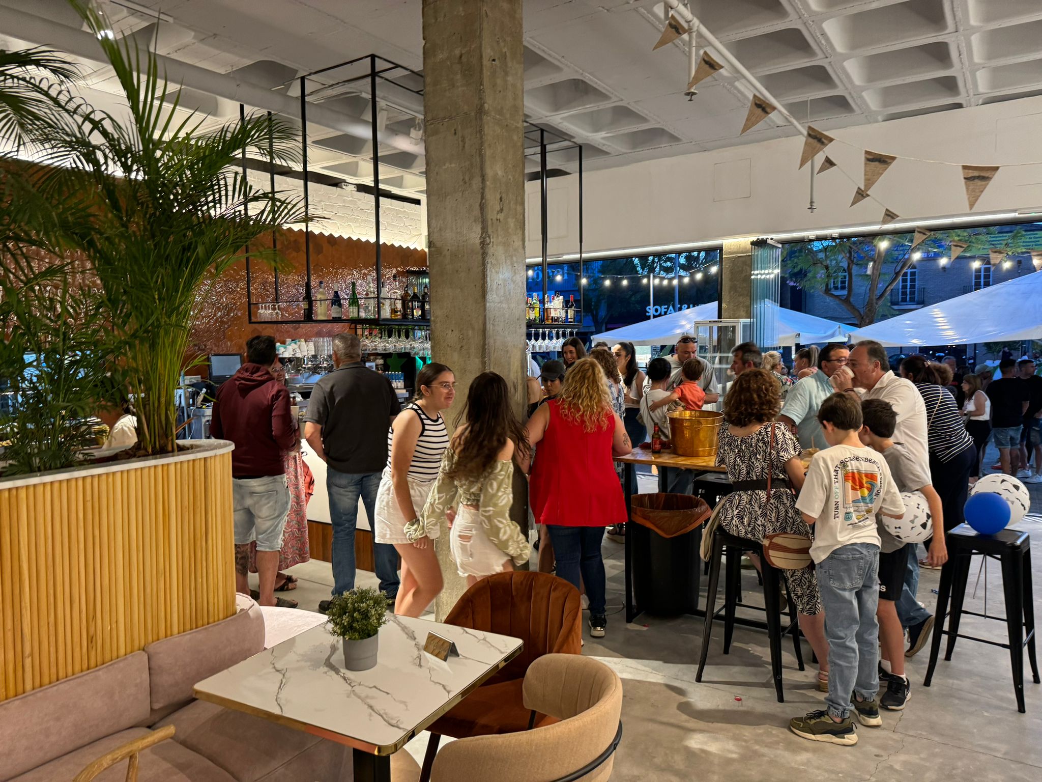 Bar bigote